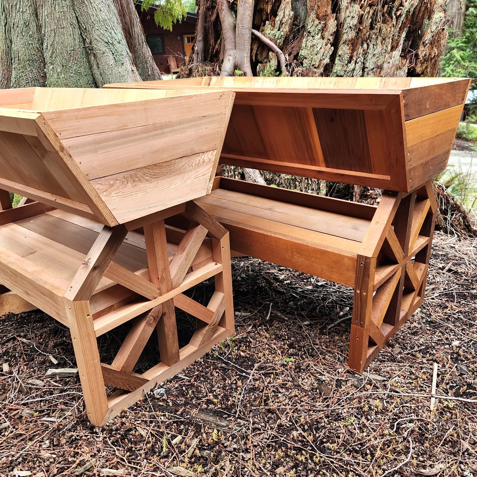 Wagon Wheel Planter - Image 3